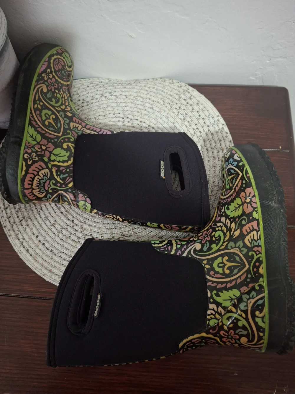 Bogs Kids Tuscany Waterproof Rain/Snow Boots Size 5.